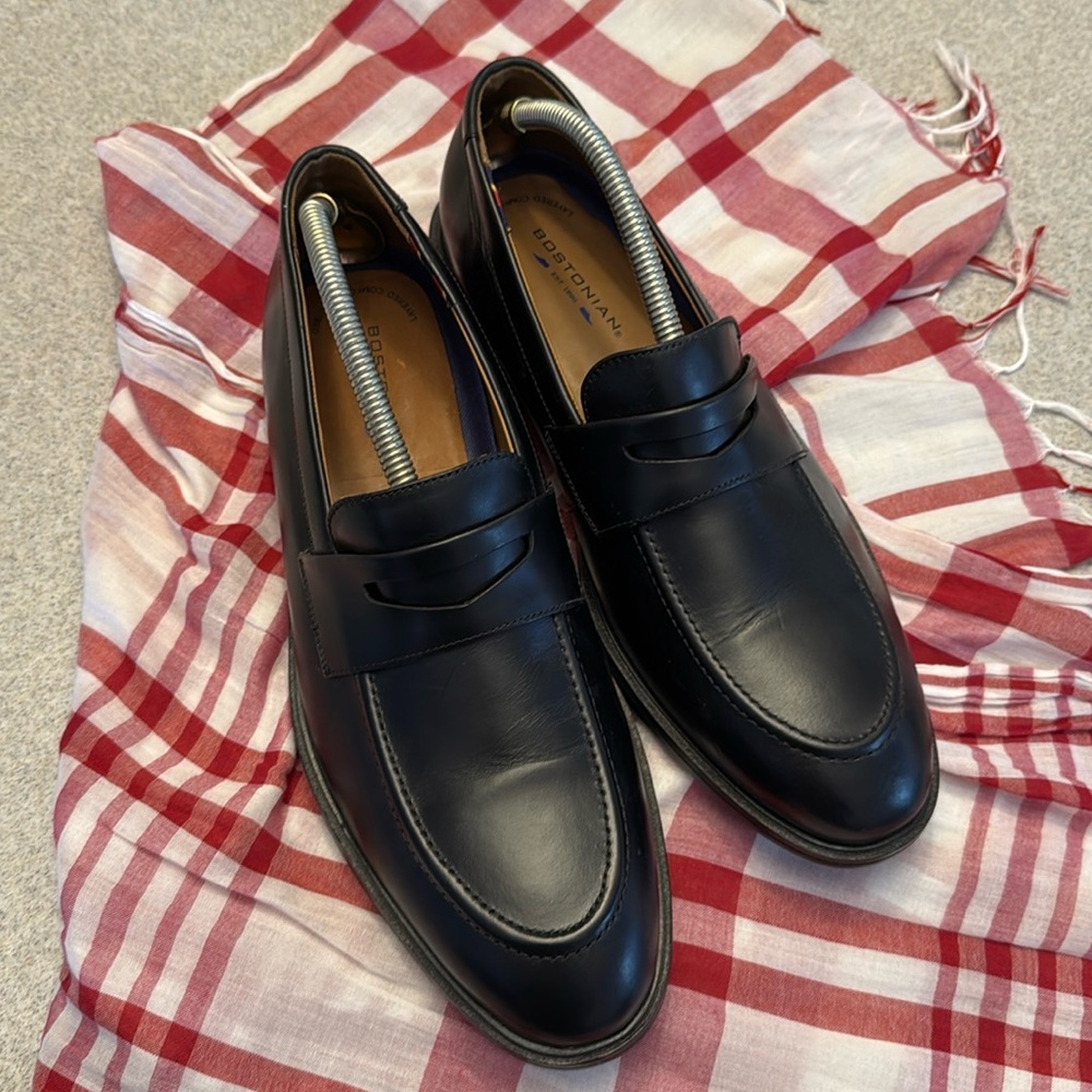 Bostonian blk lthr penny, new Sz 11. Leather comfort footbed, no insole needed.